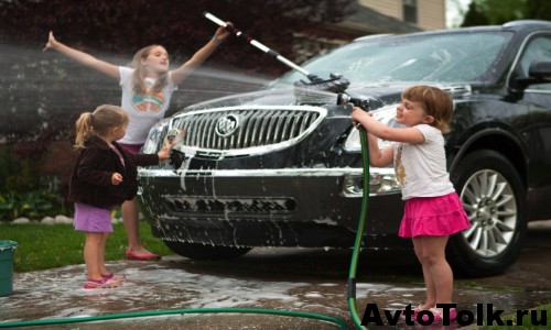 Миття автомобіля є однією з найбільш актуальних процедур для кожного, хто володіє транспортним засобом