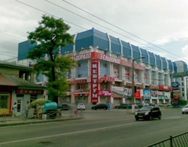 Торговий центр «Центрум» розташований на вулиці Севастопольська