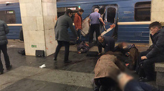 На станціях синьої лінії петербурзького метрополітену - «Технологічний інститут» і «Сінна площа» - прогриміли два вибухи