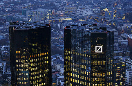 Банк попросив оновити інформацію про себе і попередив, що в іншому випадку може припинити ділові відносини   Будівля Deutsche Bank у Франкфурті, Німеччина
