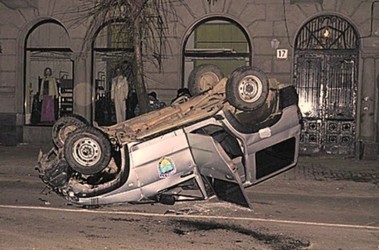 12 березня 2012, 16:15 Переглядів:   УАЗ спецназу поспішав на нічний виклик і перевернувся догори колесами