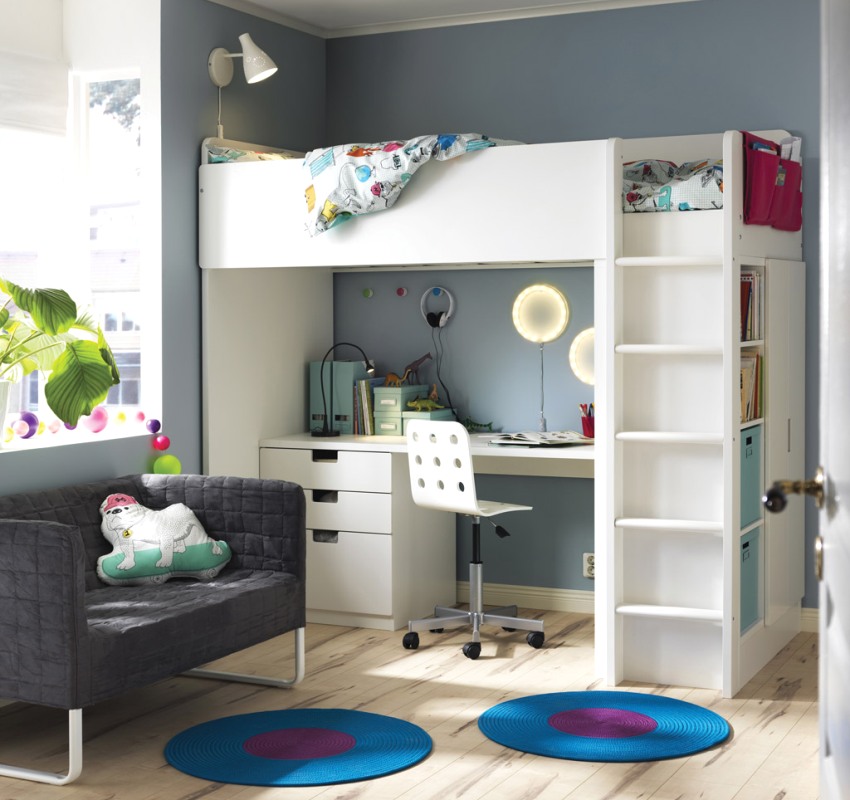 Об'єднати зону відпочинку, по-перше, дуже практично, а, по-друге, додає особливого шарму в оформлення дизайну дитячої кімнати для двох різностатевих дітей