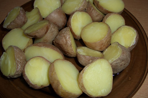Кажуть, що печена картопля, з'їдений з шкіркою, дуже корисний діабетикам