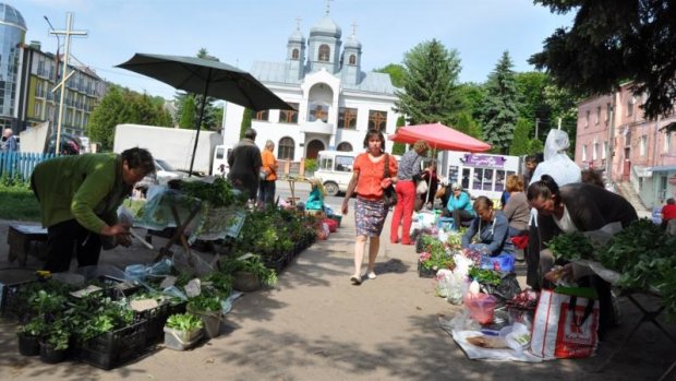 Тут із задоволенням купують продукти як європейці, так і азіати