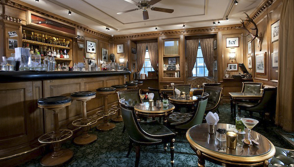 Бар Хемінгуей (Hemingway Bar), розташований в паризькому Ritz Hotel - мабуть, найвідоміший і найдорожчий